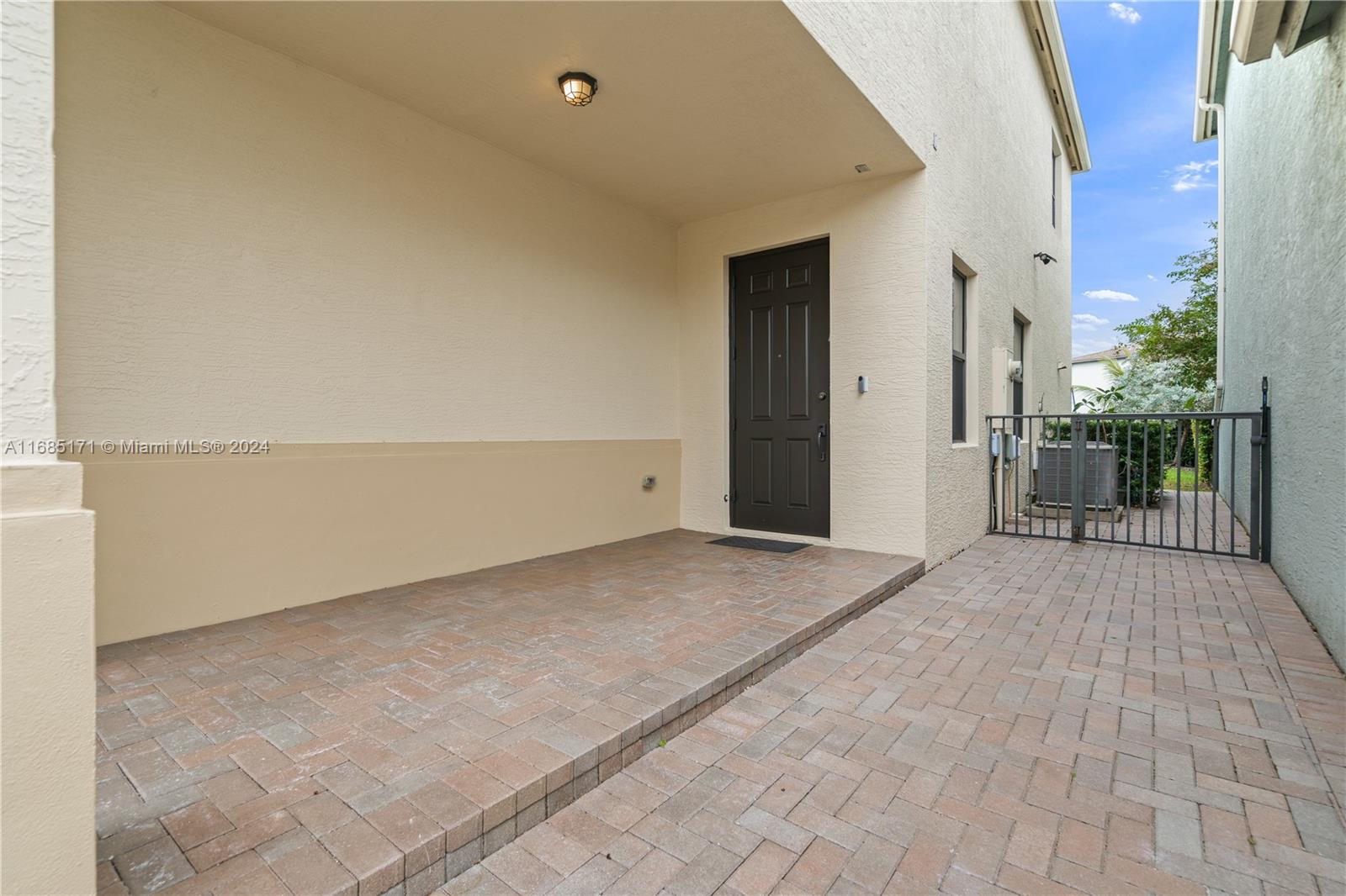 CHAMPION LAKES - Residential