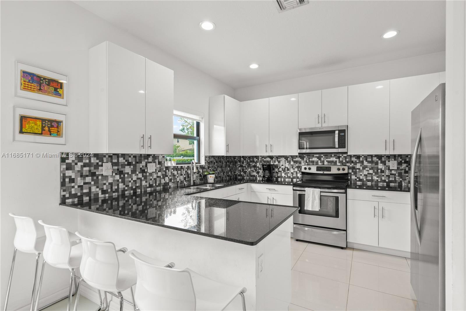 CHAMPION LAKES - Residential