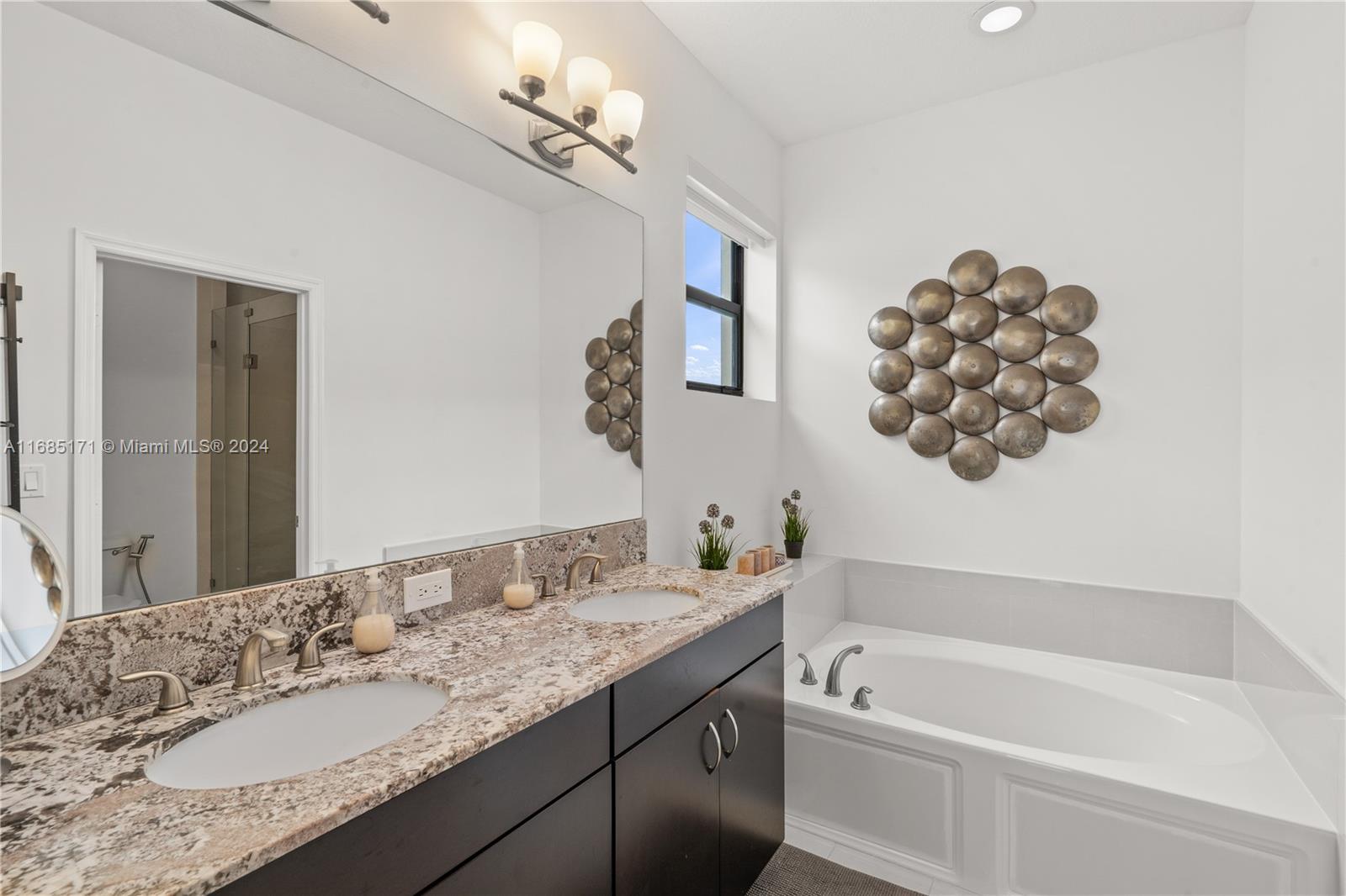 CHAMPION LAKES - Residential