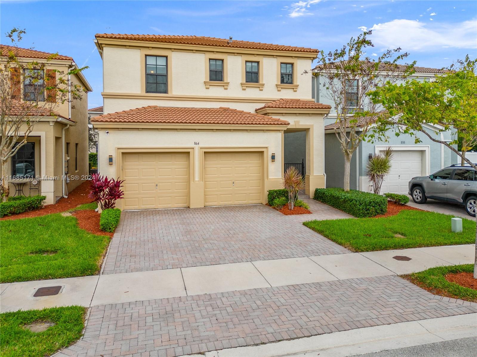 CHAMPION LAKES - Residential