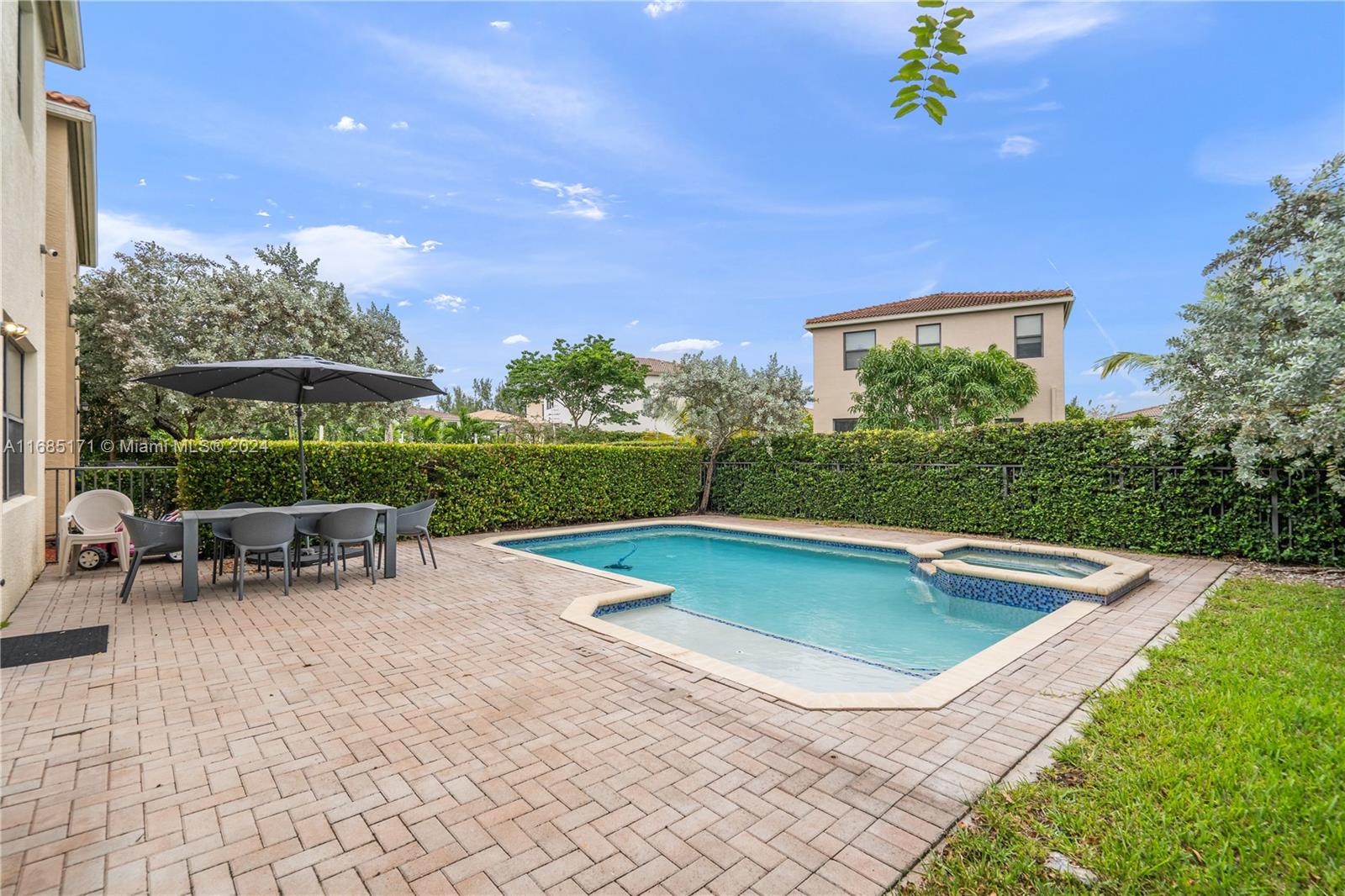 CHAMPION LAKES - Residential
