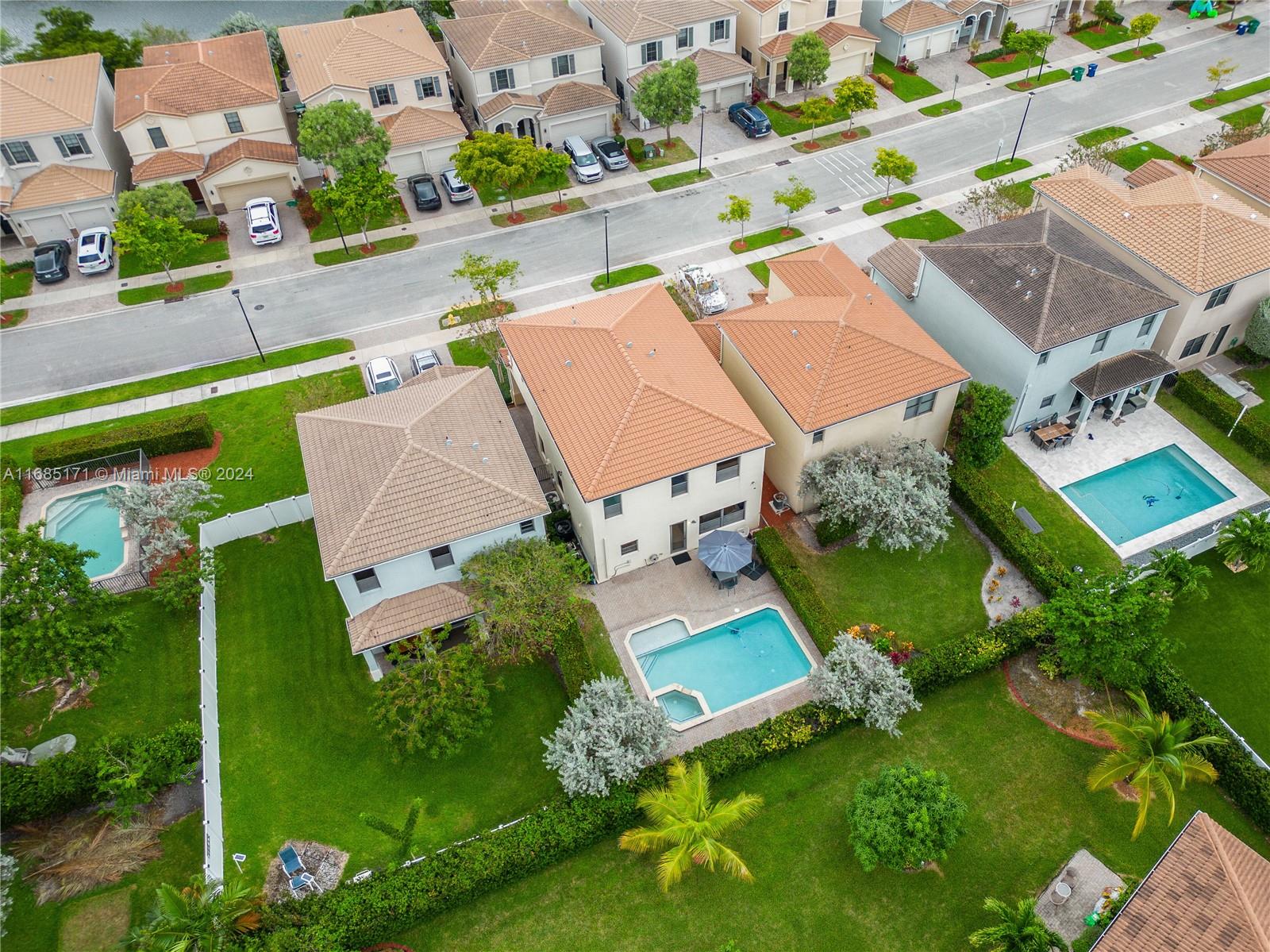 CHAMPION LAKES - Residential