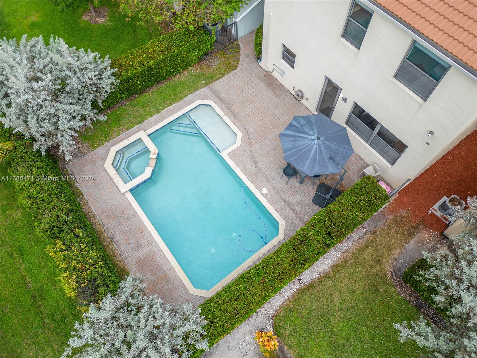 CHAMPION LAKES - Residential