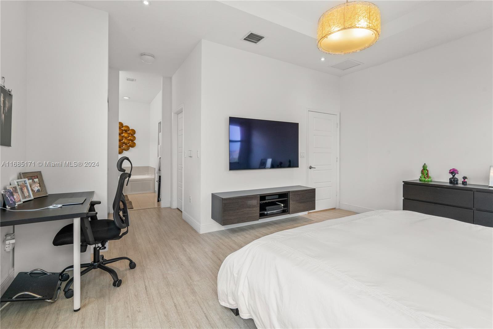 CHAMPION LAKES - Residential