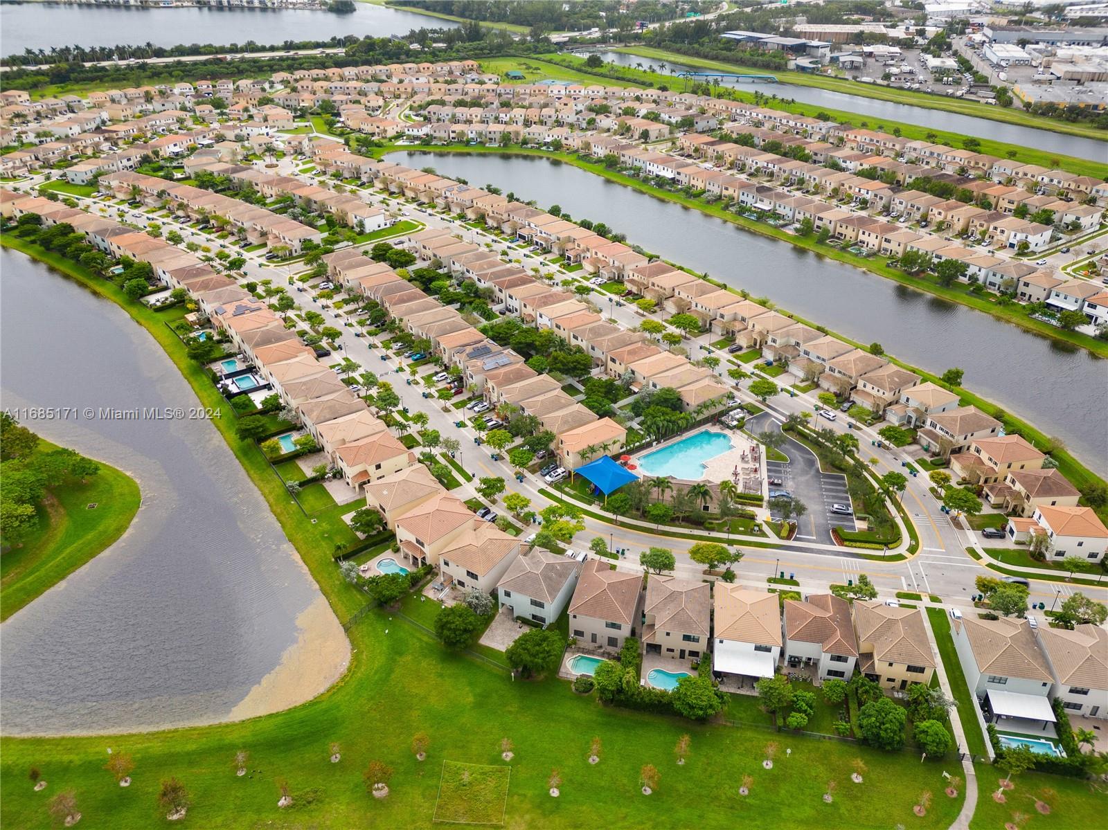 CHAMPION LAKES - Residential