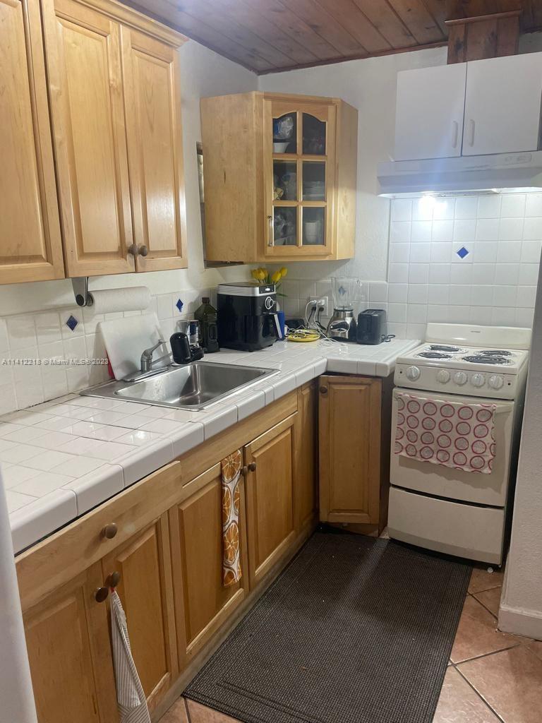 FLAGLER GROVE ESTATES EXT - Residential Lease