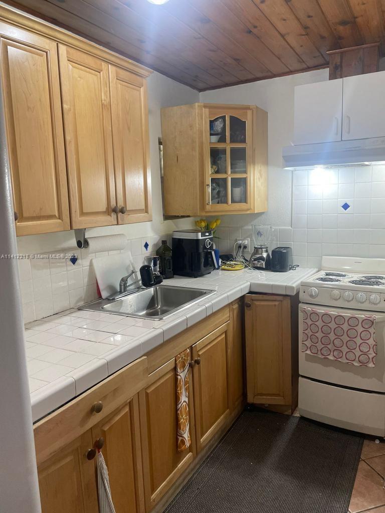 FLAGLER GROVE ESTATES EXT - Residential Lease