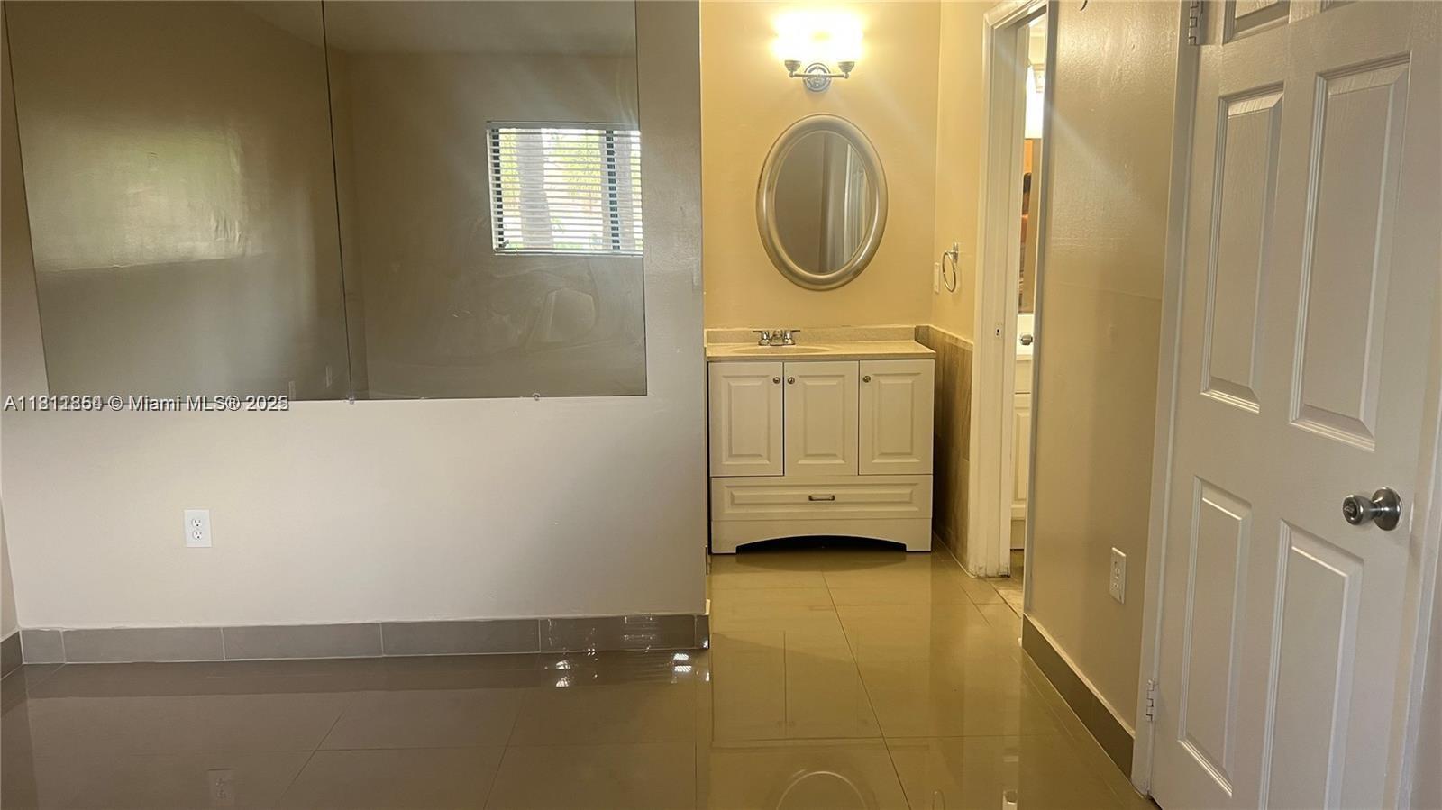 PALMS OF PEMBROKE CONDO - Residential Lease