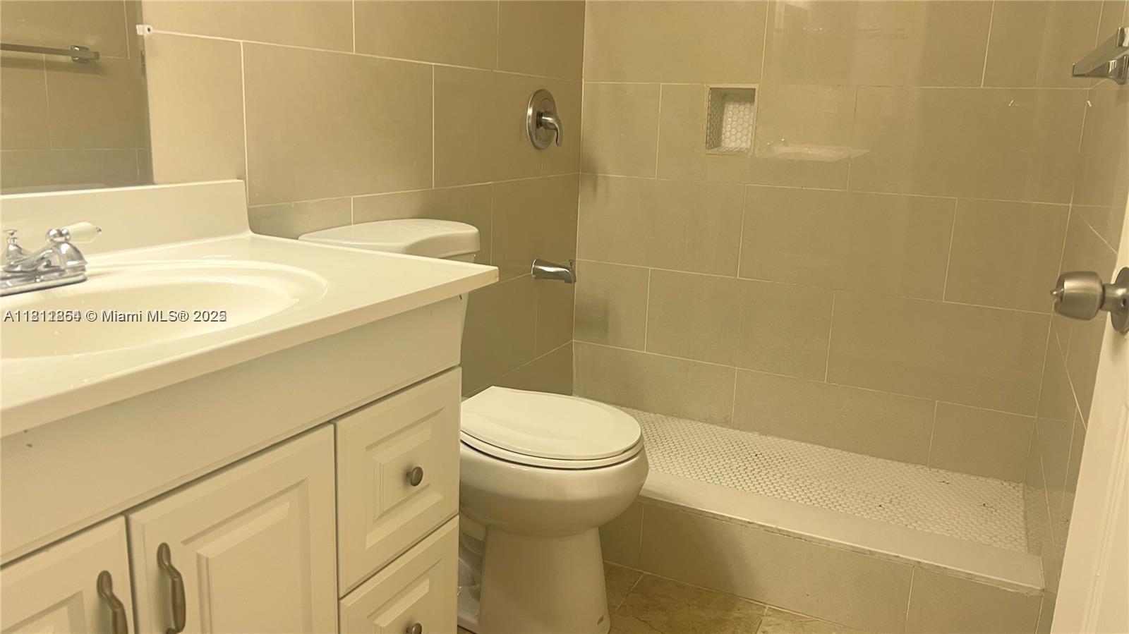 PALMS OF PEMBROKE CONDO - Residential Lease