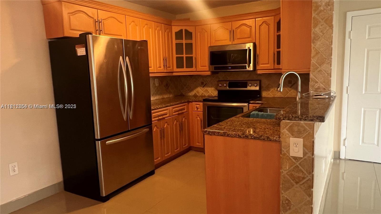 PALMS OF PEMBROKE CONDO - Residential Lease