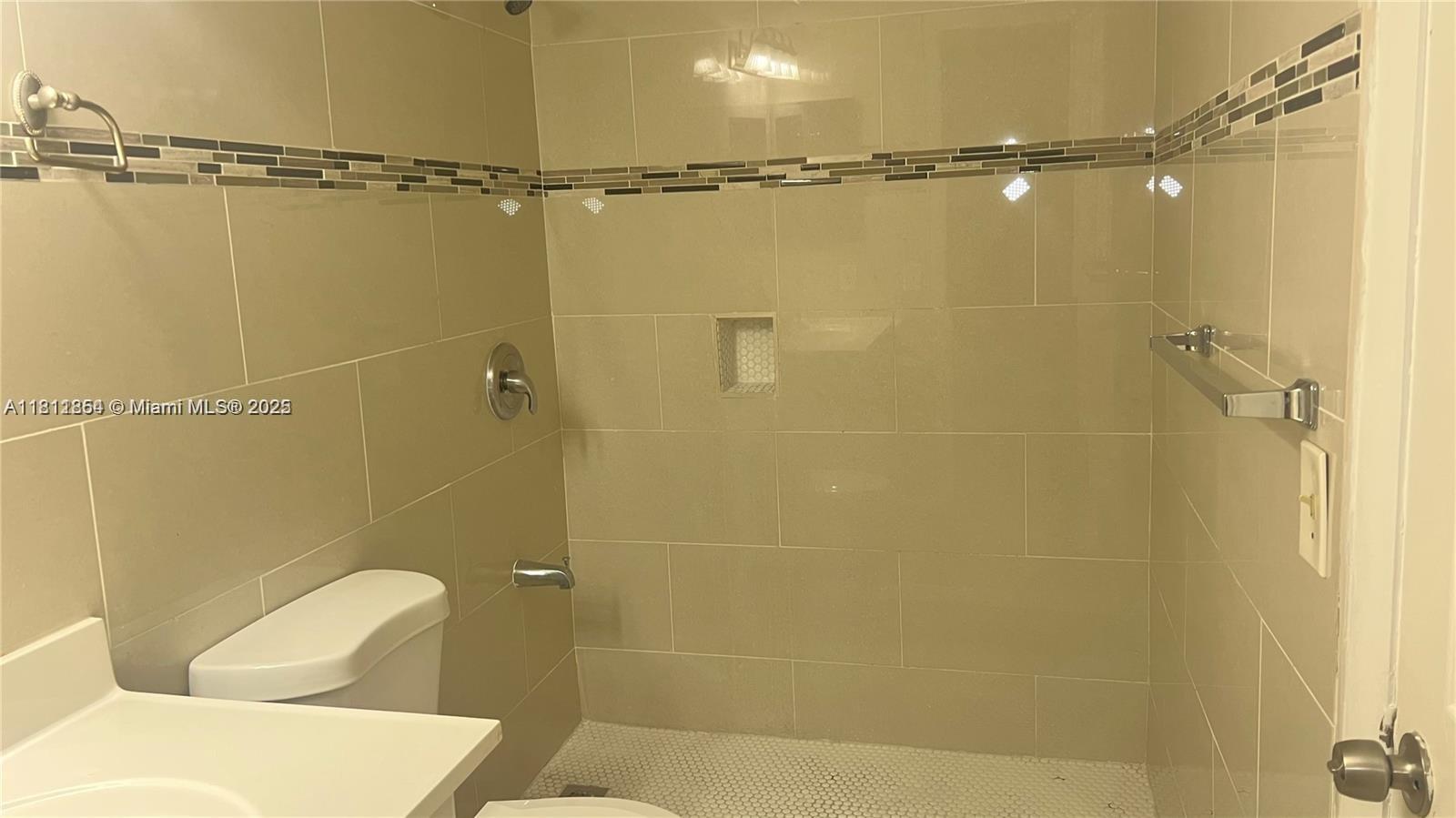 PALMS OF PEMBROKE CONDO - Residential Lease