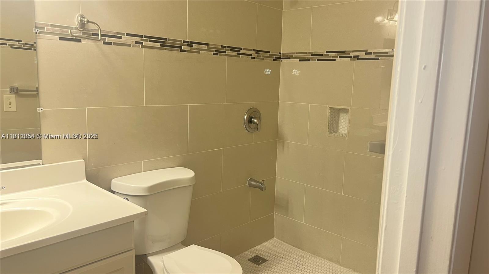 PALMS OF PEMBROKE CONDO - Residential Lease