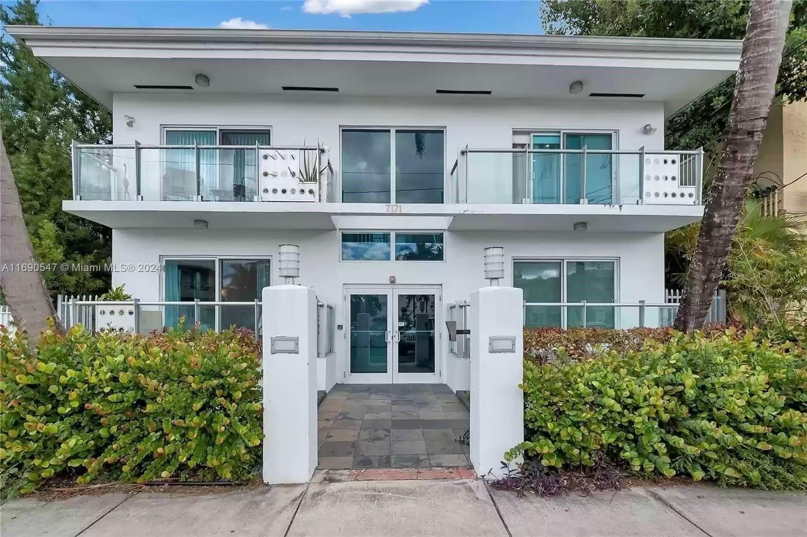 Furnished with modern touches.  Remodeled 1 bedroom 1 bath condo. Just bring your suit case and toothbrush!   Washer/Dryer in unit. Instant hot water heater.  Split unit ac. Open kitchen concept. Granite counter tops, SS Appliances, Stove/Oven, Dishwasher, Wood floors.  This is what Miami Beach is all about. See porpoise and all kinds of sea life. Enjoy the sunrise at the beach 5min away.  Close to EVERYTHING! Bal Harbor, Aventura Mall and South Beach. Nearby shops and restaurants.