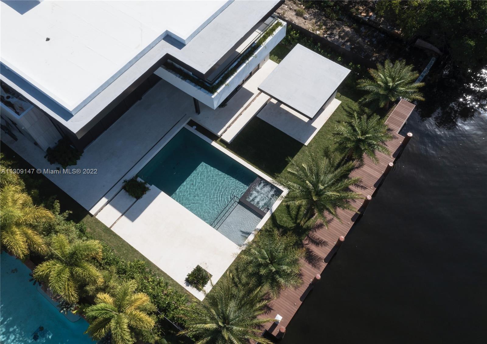 GOLDEN BEACH SEC E - Residential