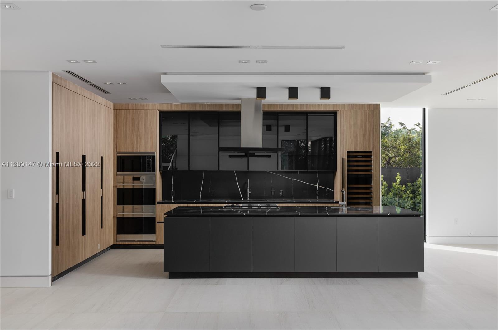 GOLDEN BEACH SEC E - Residential