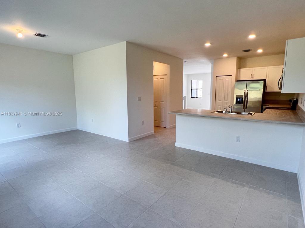 CORSICA SILVER PALM - Residential