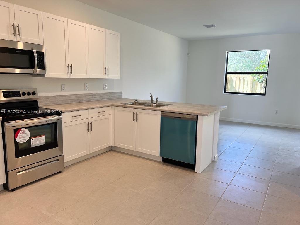 CORSICA SILVER PALM - Residential