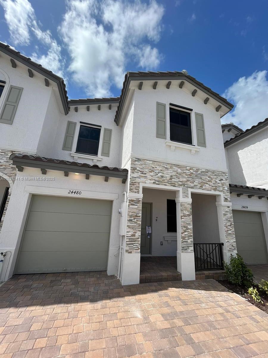 CORSICA SILVER PALM - Residential