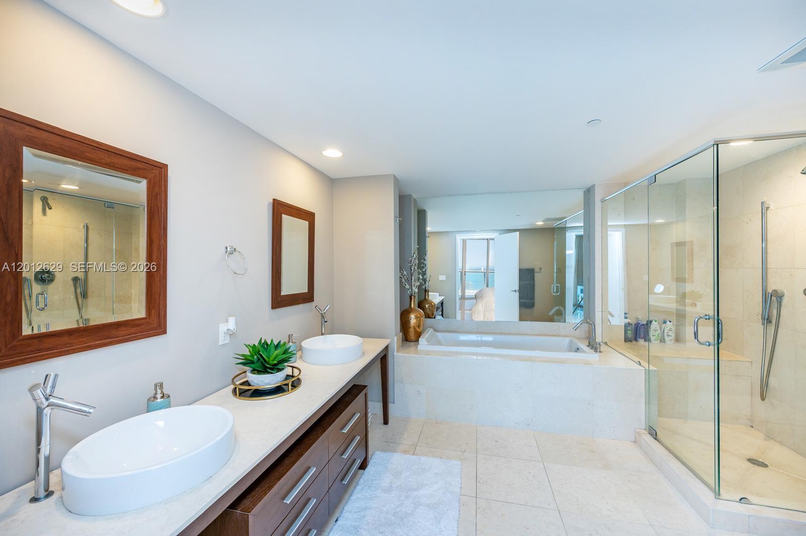 ICONBRICKELL CONDO NO 1 - Residential