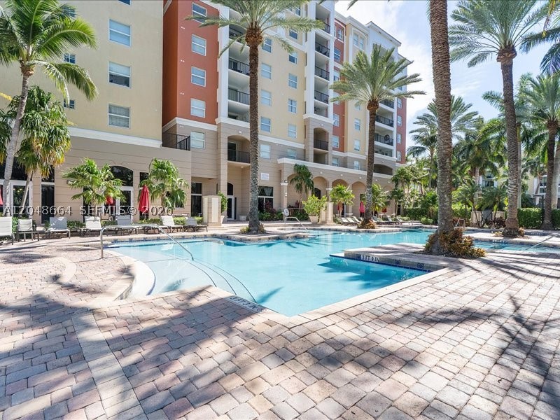 PORTO BELLAGIO CONDO - Residential