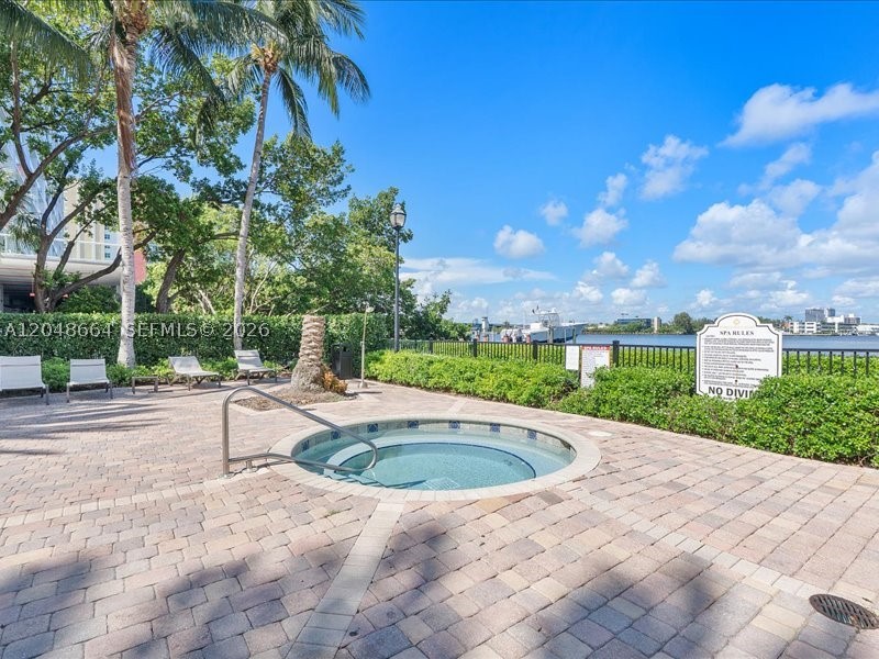 PORTO BELLAGIO CONDO - Residential