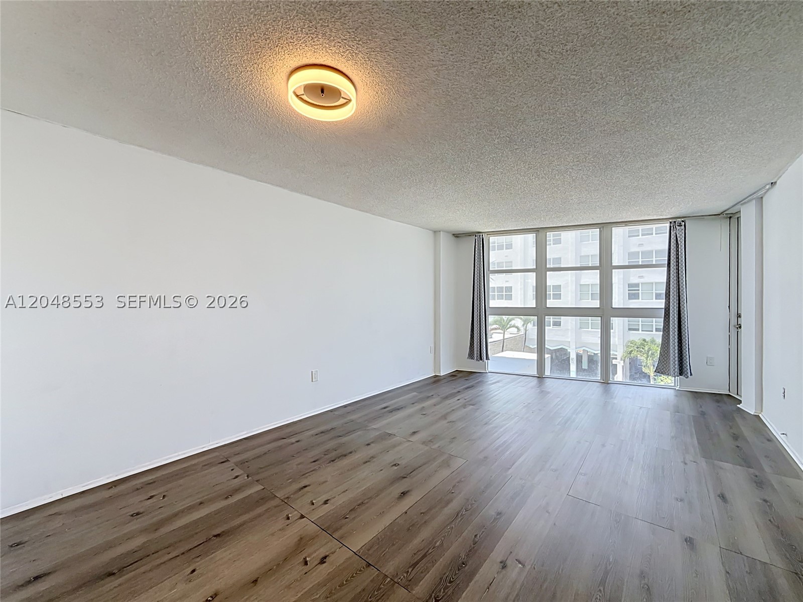 BAYVIEW TERR CONDO - Residential