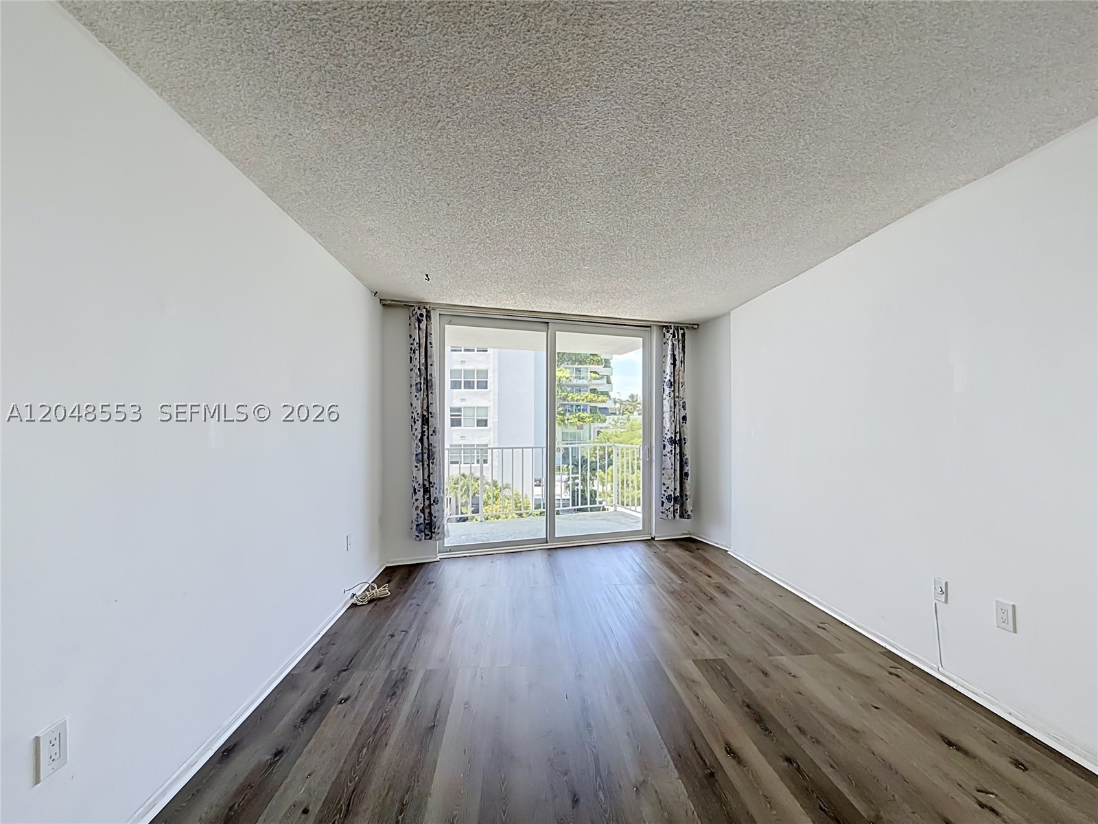 BAYVIEW TERR CONDO - Residential