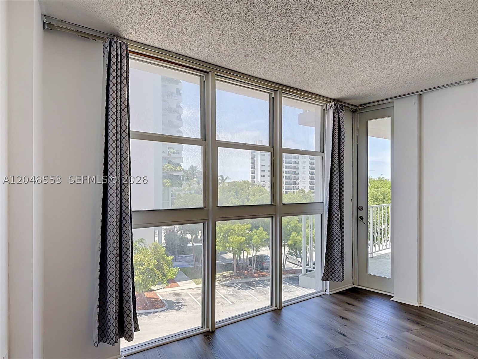 BAYVIEW TERR CONDO - Residential