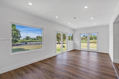 5.5 ACRE W 4/3 CROSSFENCED - Residential