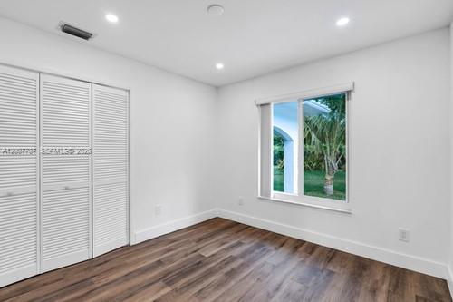 5.5 ACRE W 4/3 CROSSFENCED - Residential