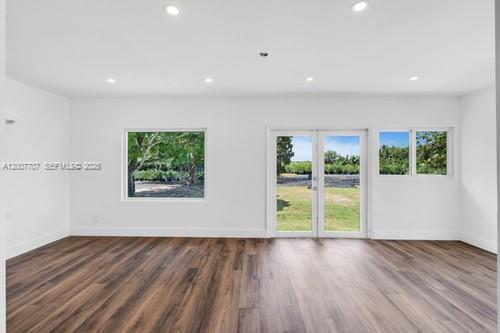 5.5 ACRE W 4/3 CROSSFENCED - Residential