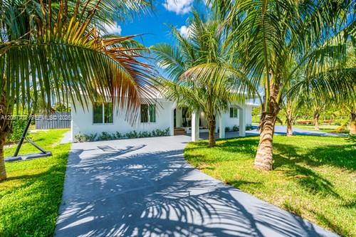 5.5 ACRE W 4/3 CROSSFENCED - Residential