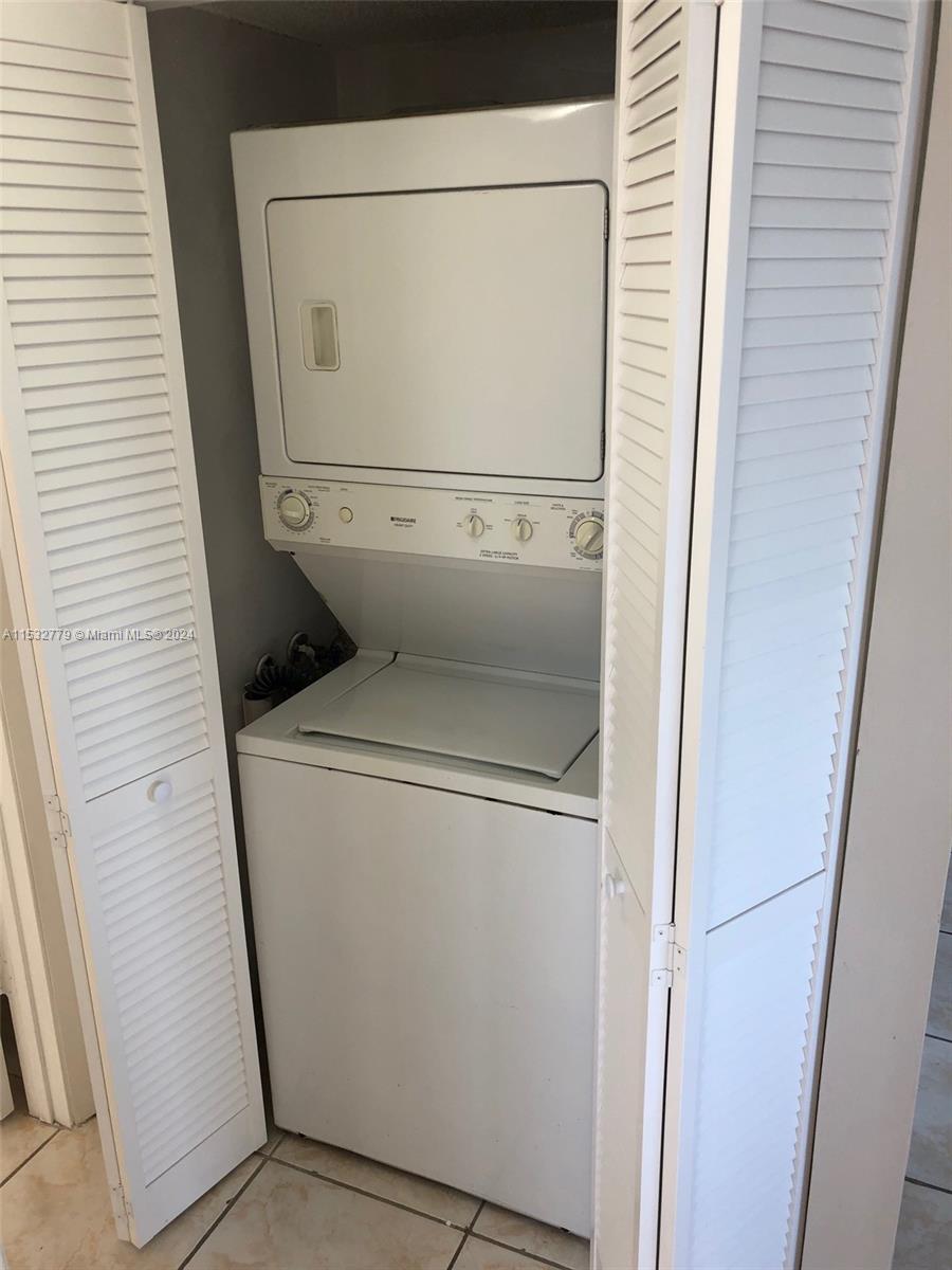 VISTA DEL LAGO I CONDO - Residential Lease