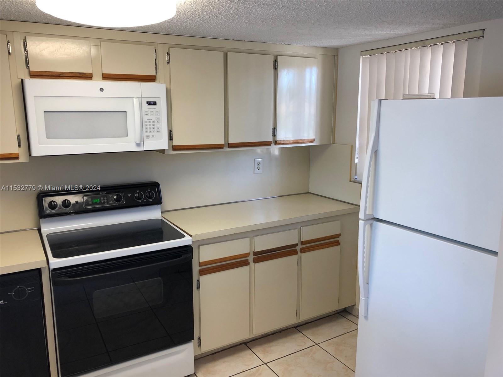 VISTA DEL LAGO I CONDO - Residential Lease