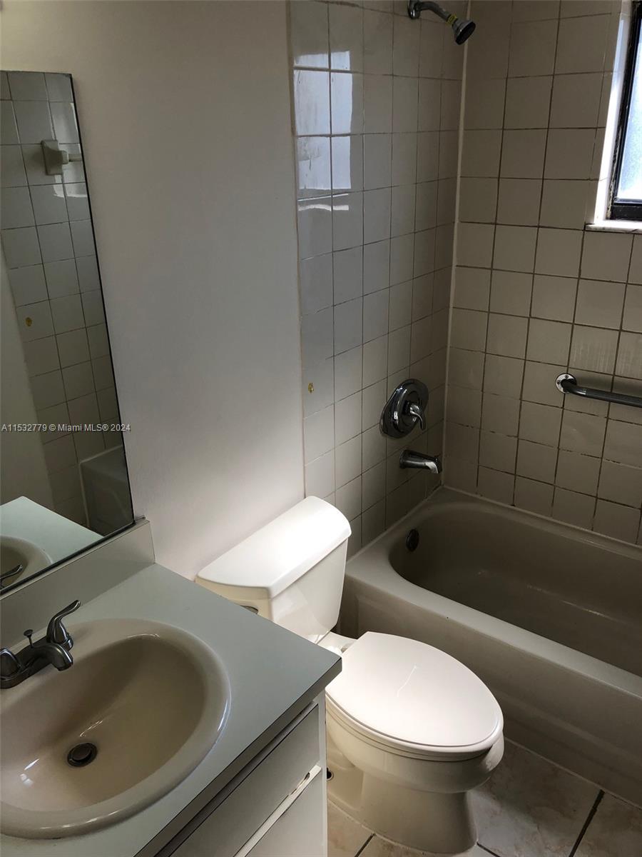 VISTA DEL LAGO I CONDO - Residential Lease
