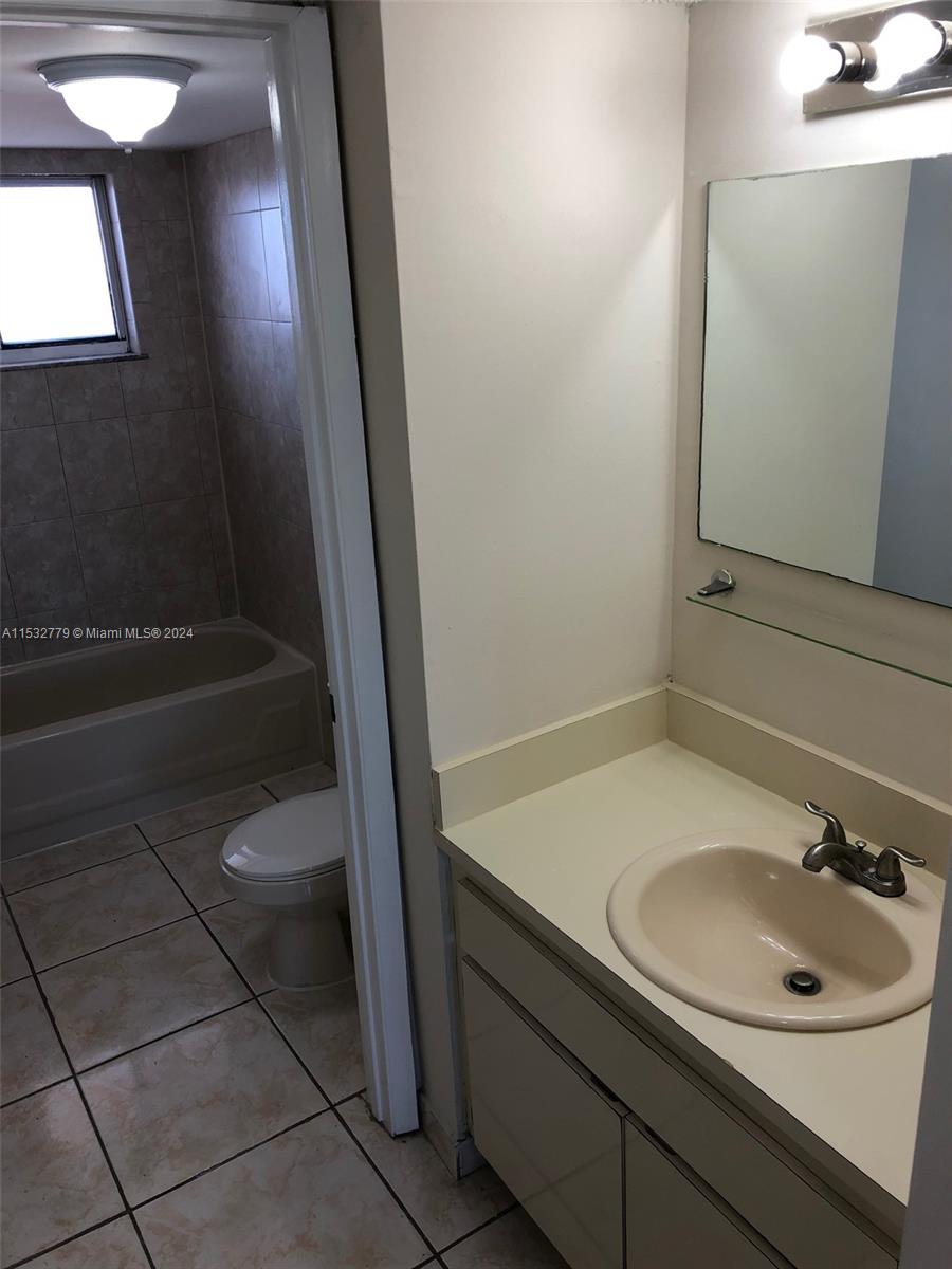 VISTA DEL LAGO I CONDO - Residential Lease