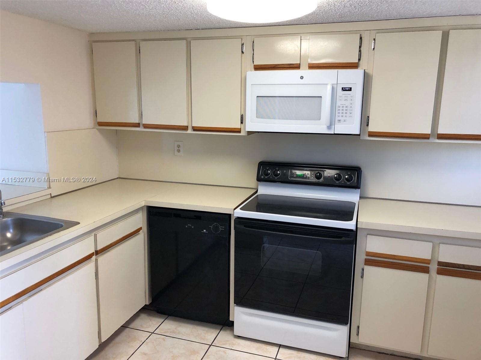 VISTA DEL LAGO I CONDO - Residential Lease