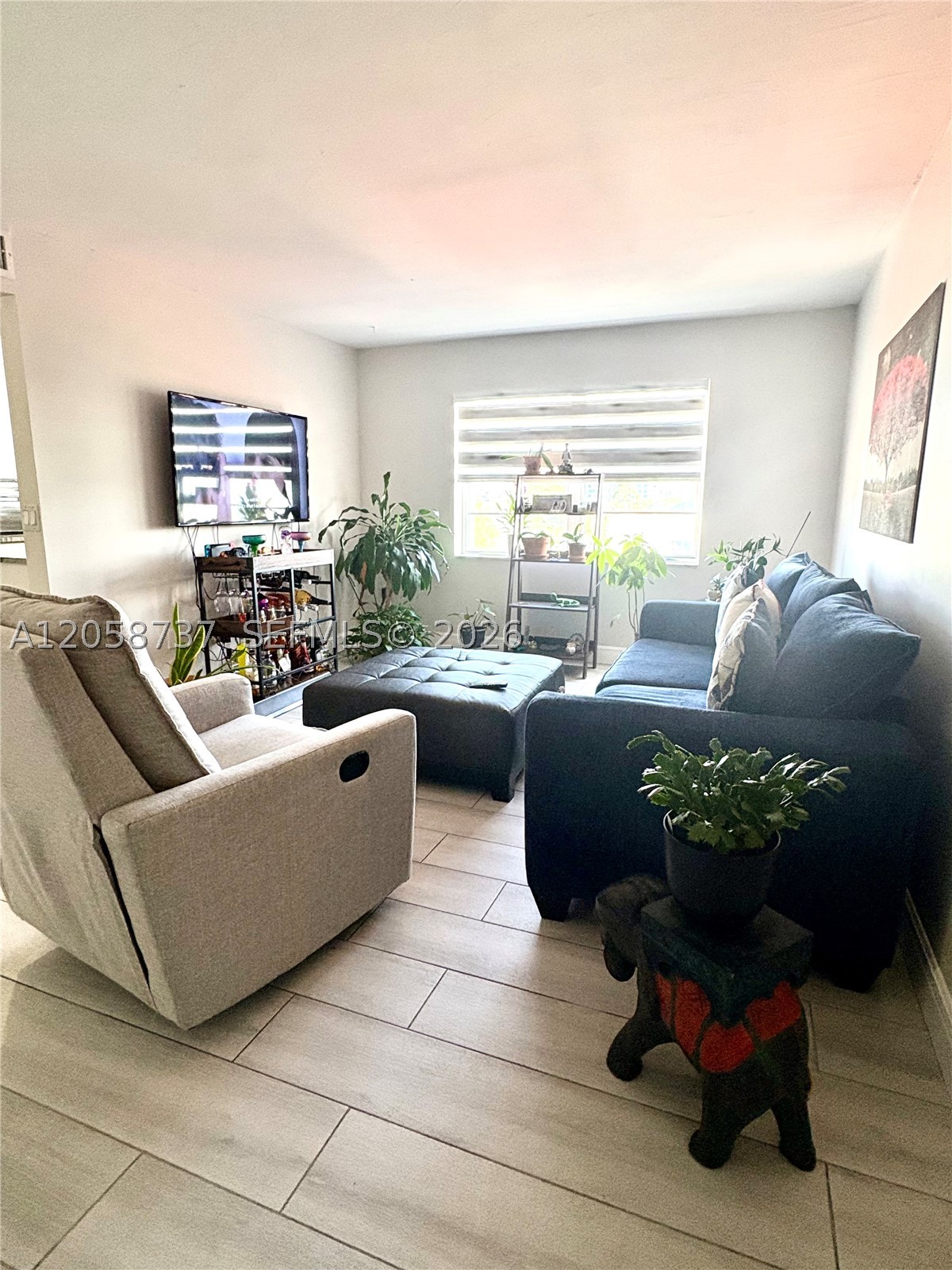 CARLYLE PLAZA CONDO - Residential