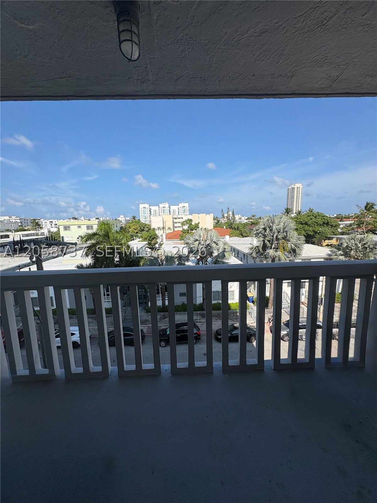 CARLYLE PLAZA CONDO - Residential