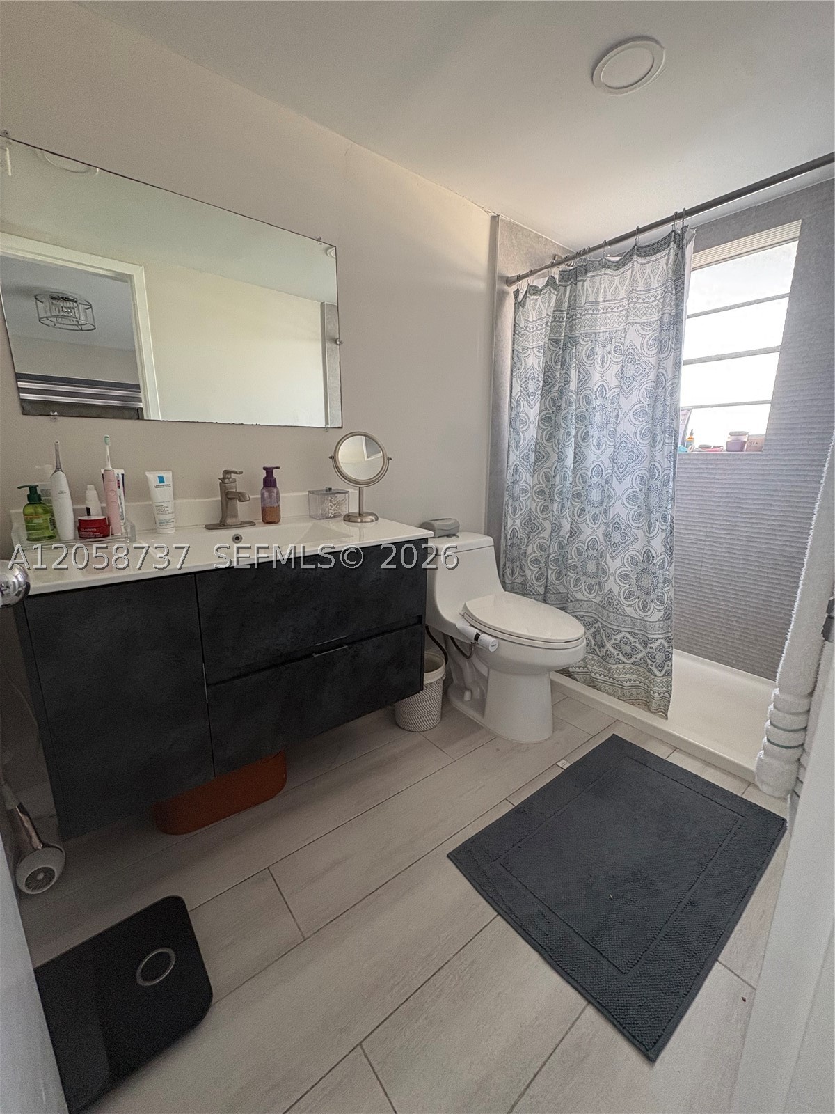 CARLYLE PLAZA CONDO - Residential