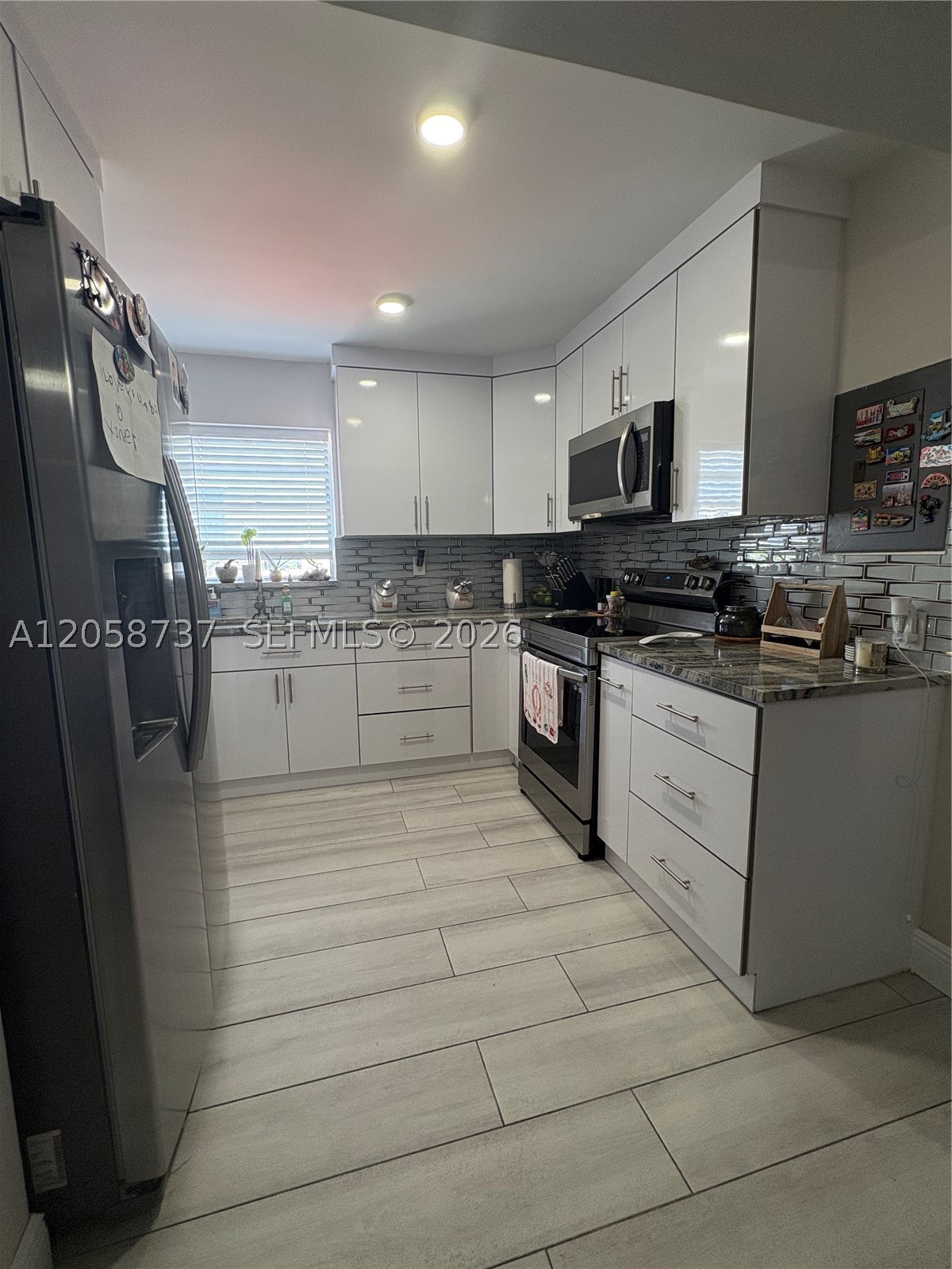 CARLYLE PLAZA CONDO - Residential