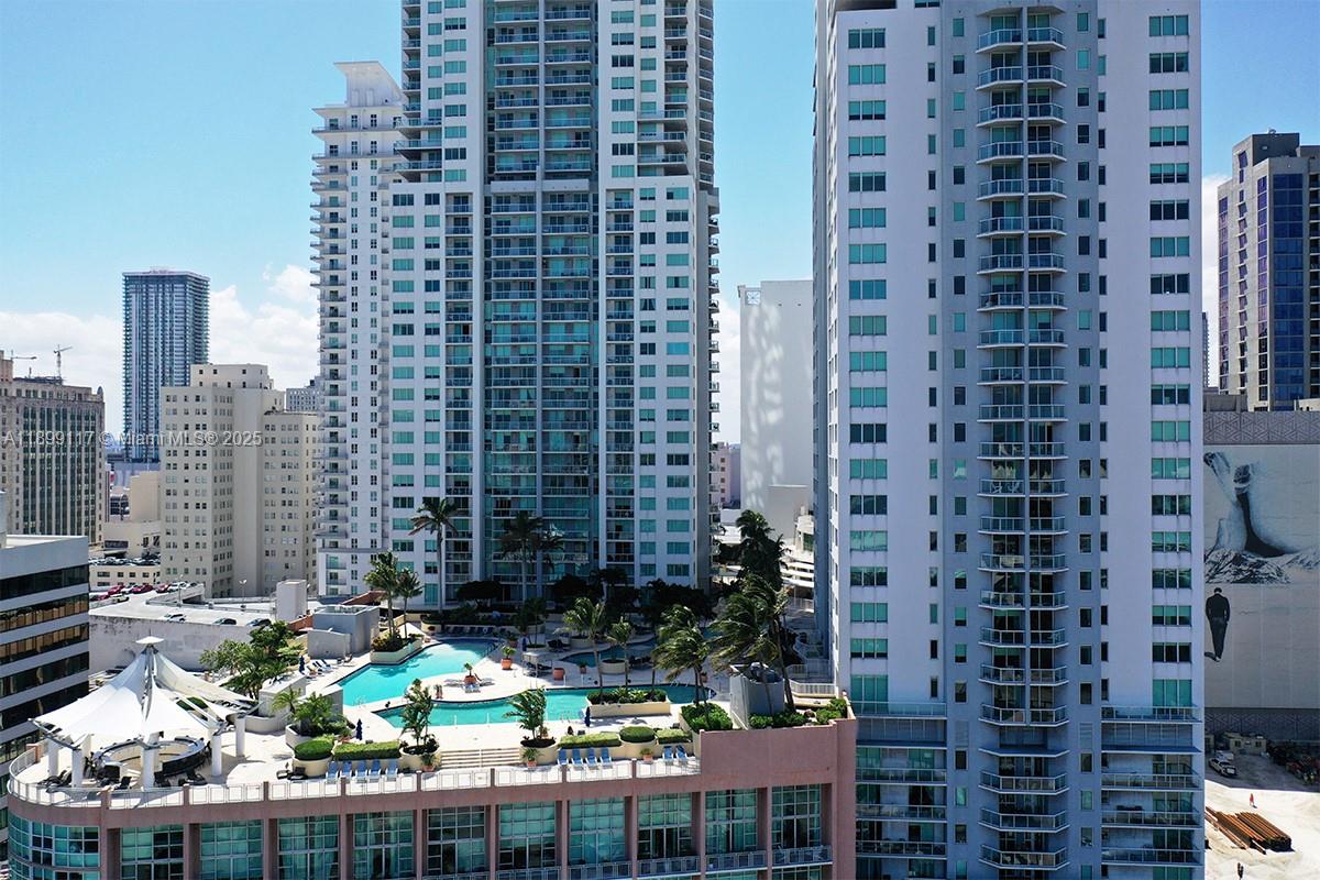 VIZCAYNE SOUTH CONDO - Residential
