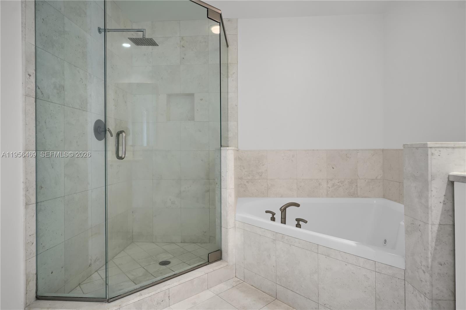 CARBONELL CONDO - Residential Lease