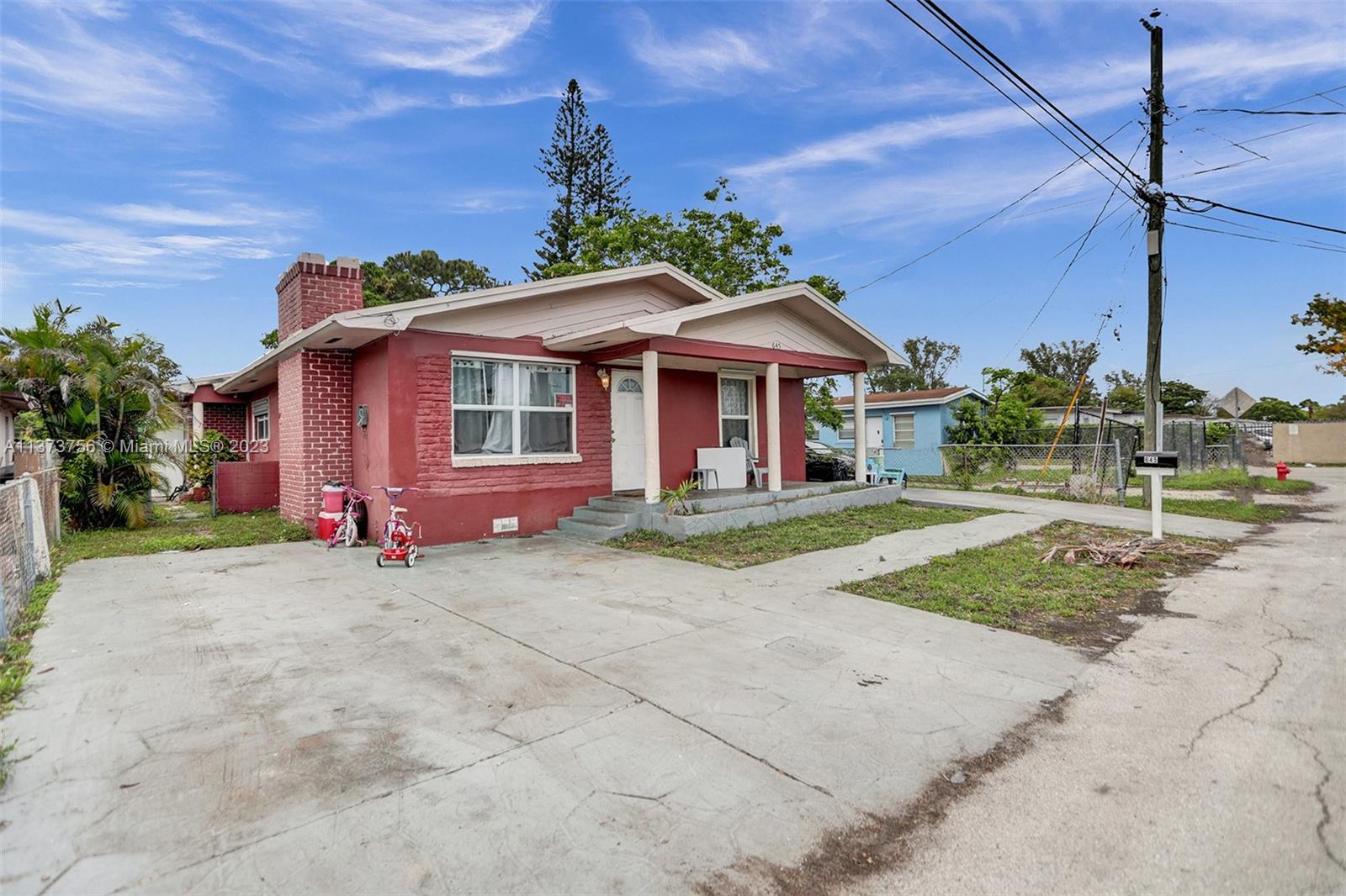 Single family home with 4 bedroom 2 bathroom in Fort Lauderdale. Currently rented under Section 8 program, Investor ready with great returns. Centrally located, very spacious home. Close to 95 and Downtown Fort Lauderdale. Do not trespass, there is a dog on site, showing by appointment only - tenant occupied