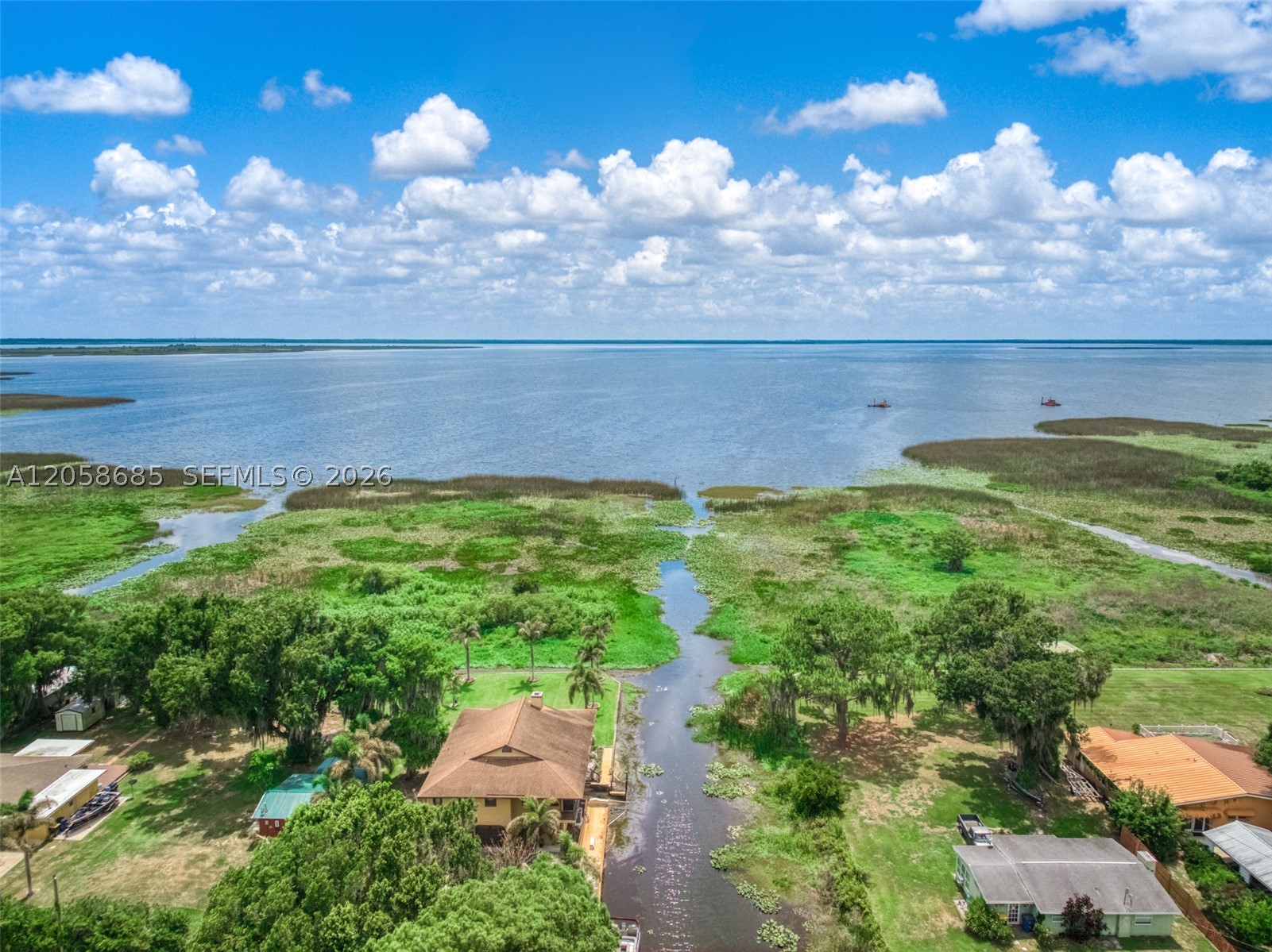 LAKE ISTOKPOGA CANALS - Residential