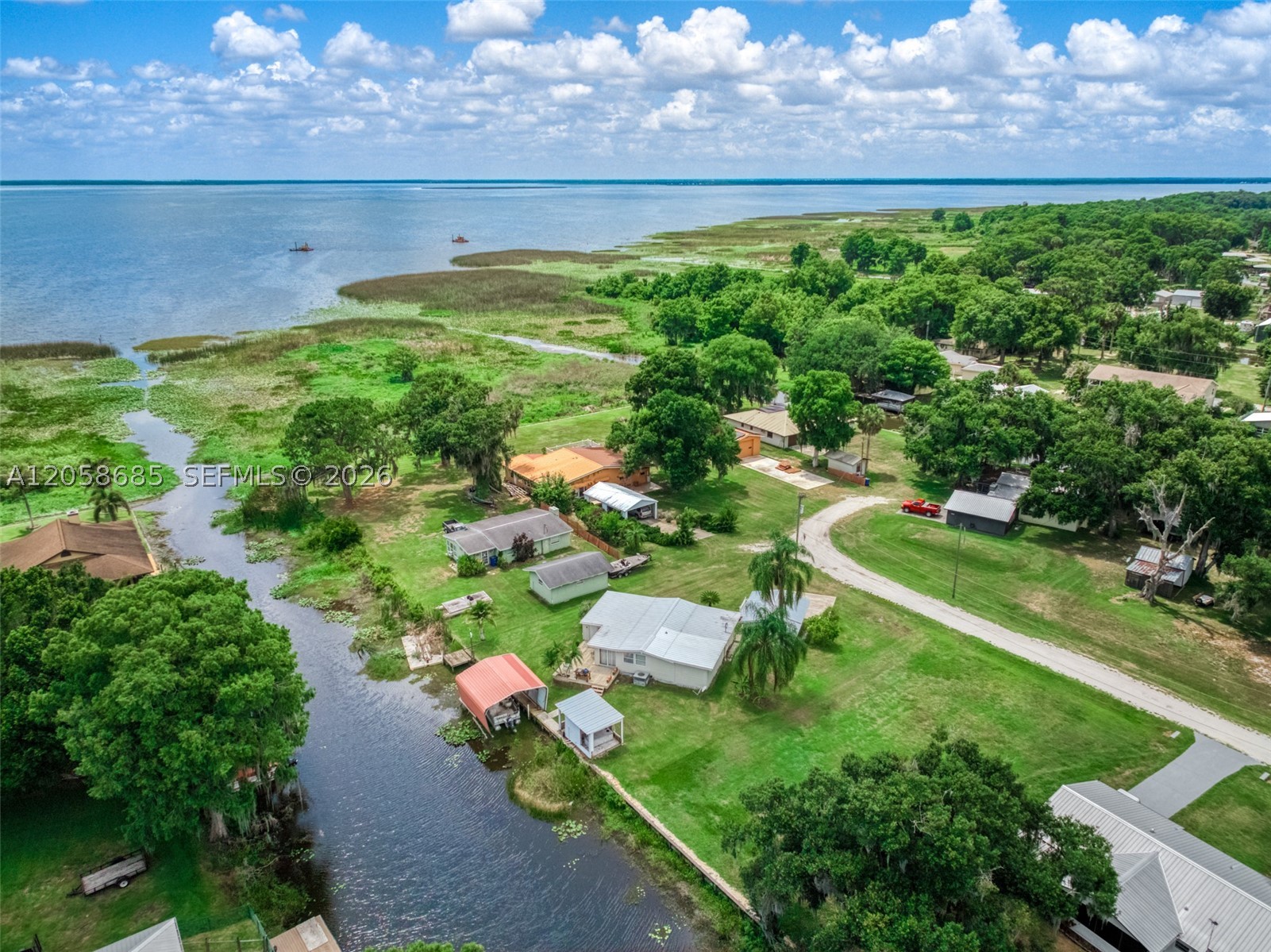 LAKE ISTOKPOGA CANALS - Residential