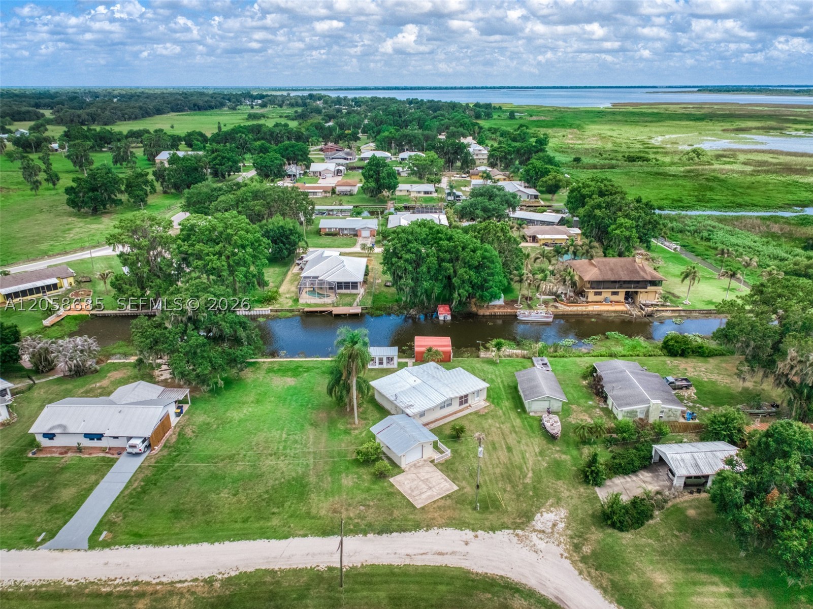 LAKE ISTOKPOGA CANALS - Residential