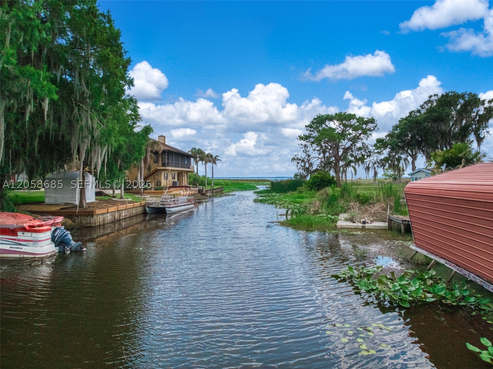 LAKE ISTOKPOGA CANALS - Residential