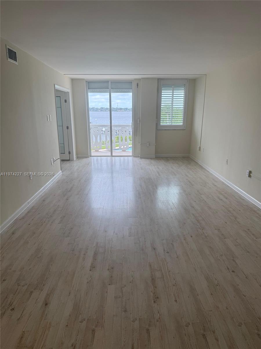 BAYSHORE BATH & TENNIS CLU - Residential