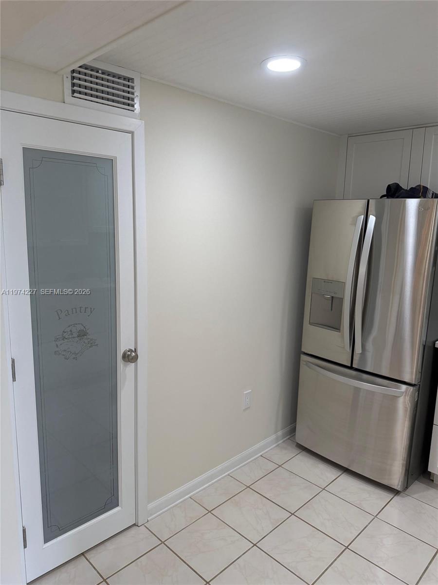 BAYSHORE BATH & TENNIS CLU - Residential